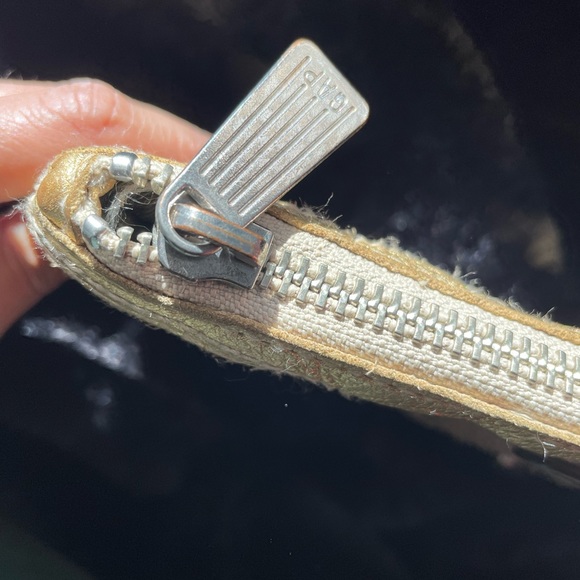 Gap Leather Gold Butterfly Wristlet Clutch Vintage Y2K - Picture 12 of 13